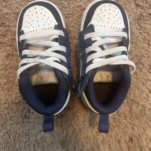 Jordan Kids Sneakers in Navy and White